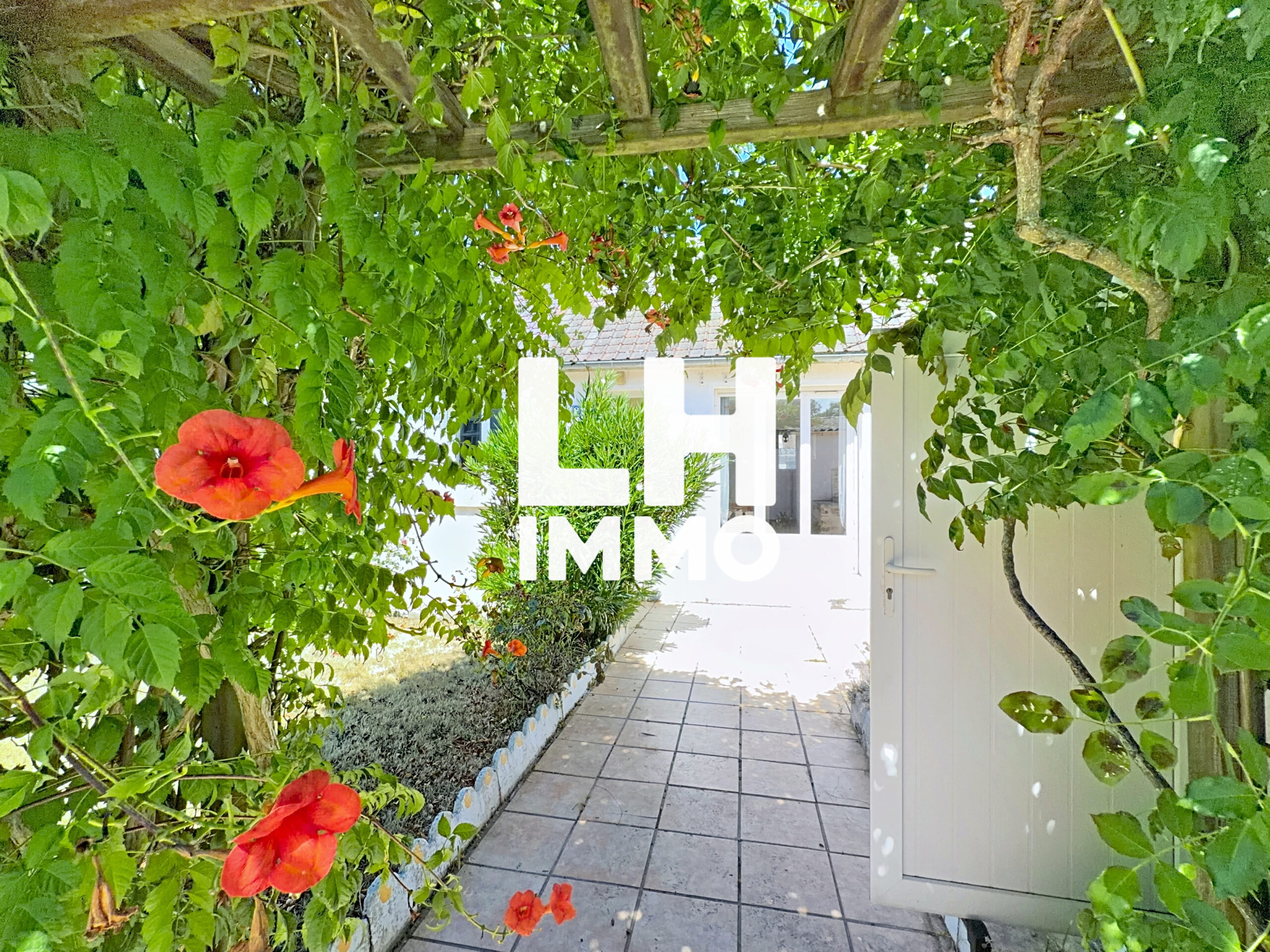 Maison avec jardin et garage – BLÉVILLE